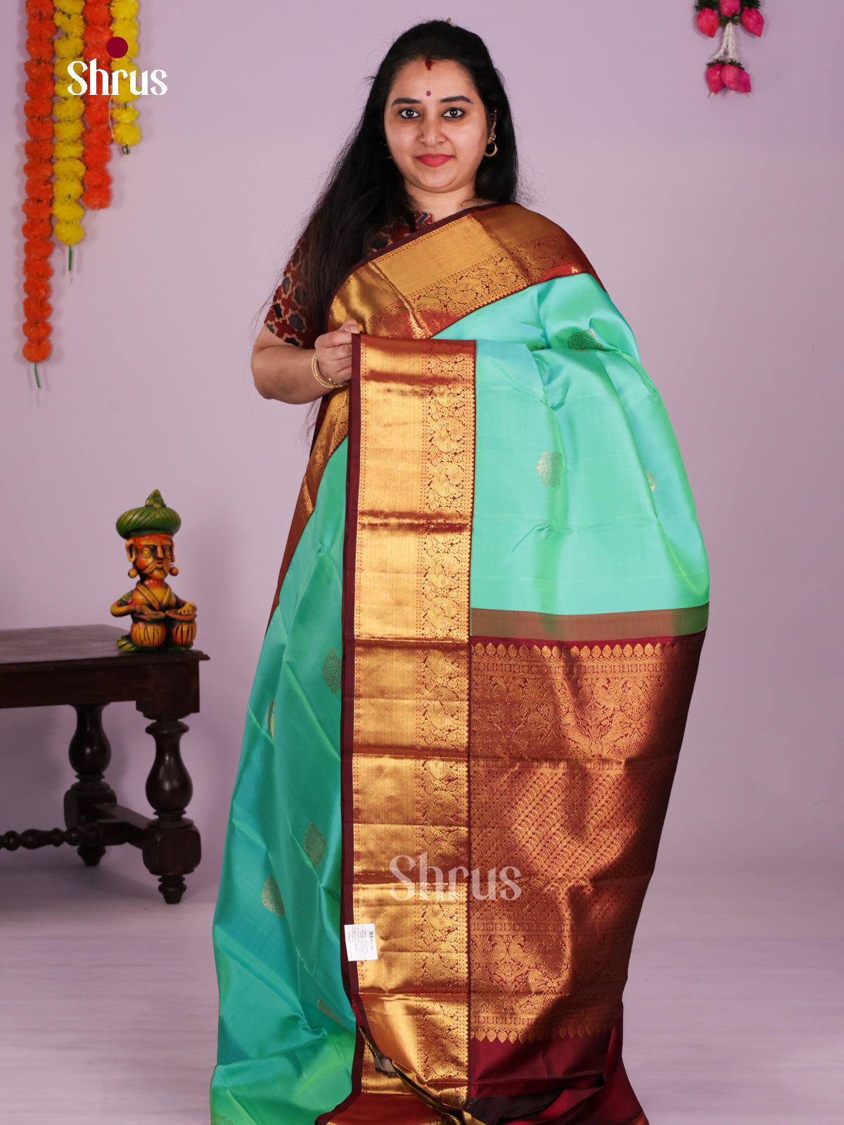 Buy Splendid Mint Green Kanchipuram Silk Saree with Golden Motifs, Maroon Zari Border & Brocade Pallu