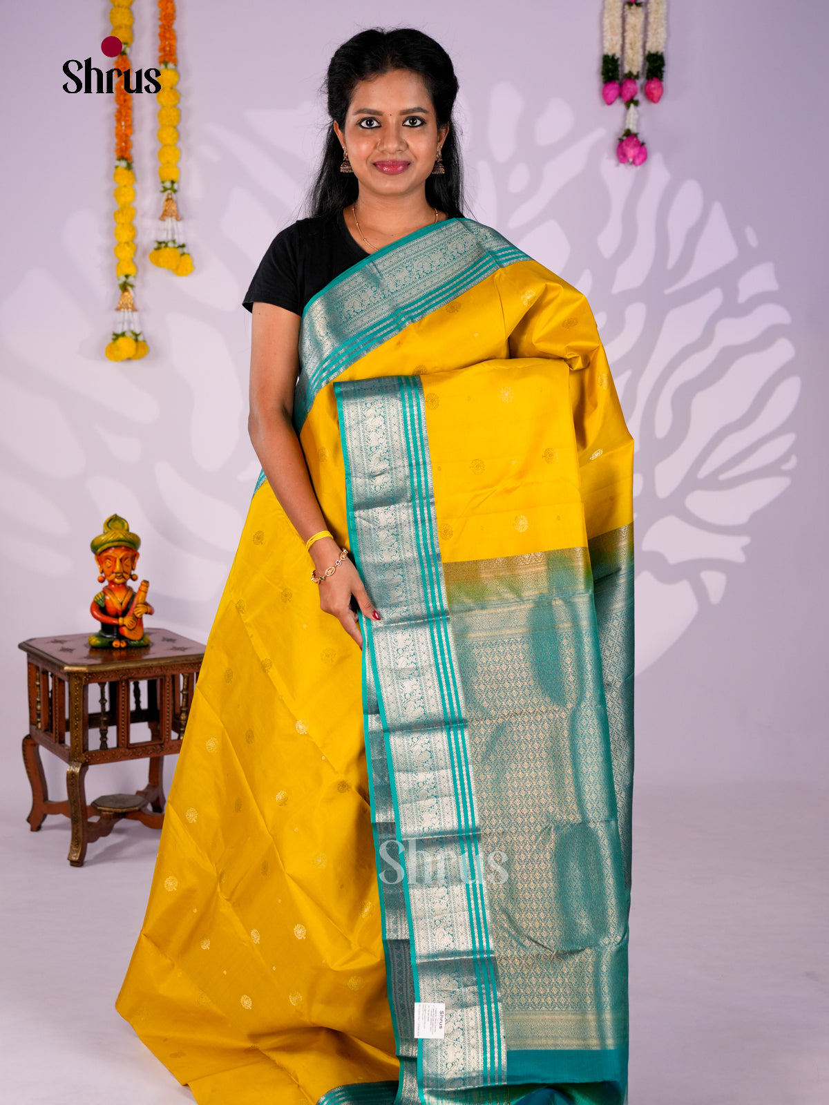 Buy Bright Mustard Kanchipuram Silk Saree With Intricately Woven Buttas, Teal Zari Border & Brocade Pallu