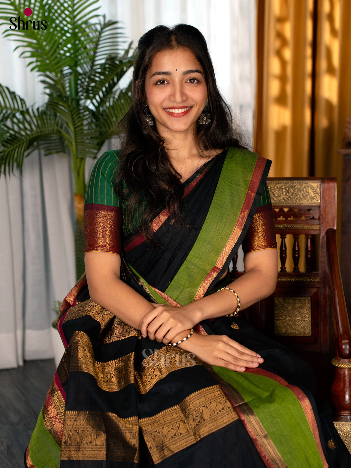 Mystique Black Chettinad Sarees With Plain Body, Green Border & Zari Pallu