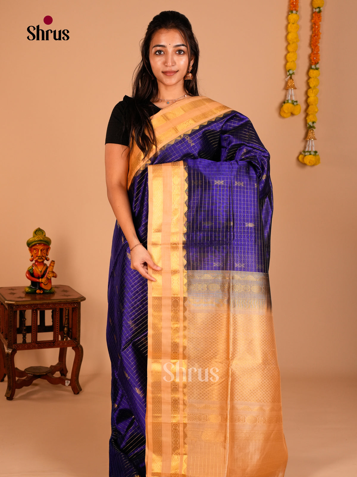 Buy Shimmery Navy Blue Checked Cotton Silk Saree With Golden Motifs, Beige Korvai Zari Border & Pallu