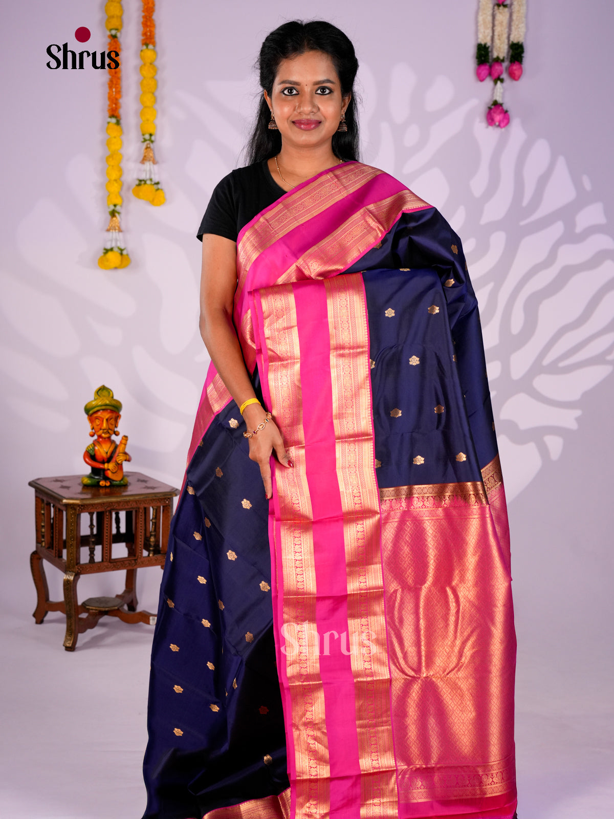 Buy Chic Navy Blue Kanchipuram Silk Saree with Small Buttas, Pink Rettaipet Border & Brocade Pallu