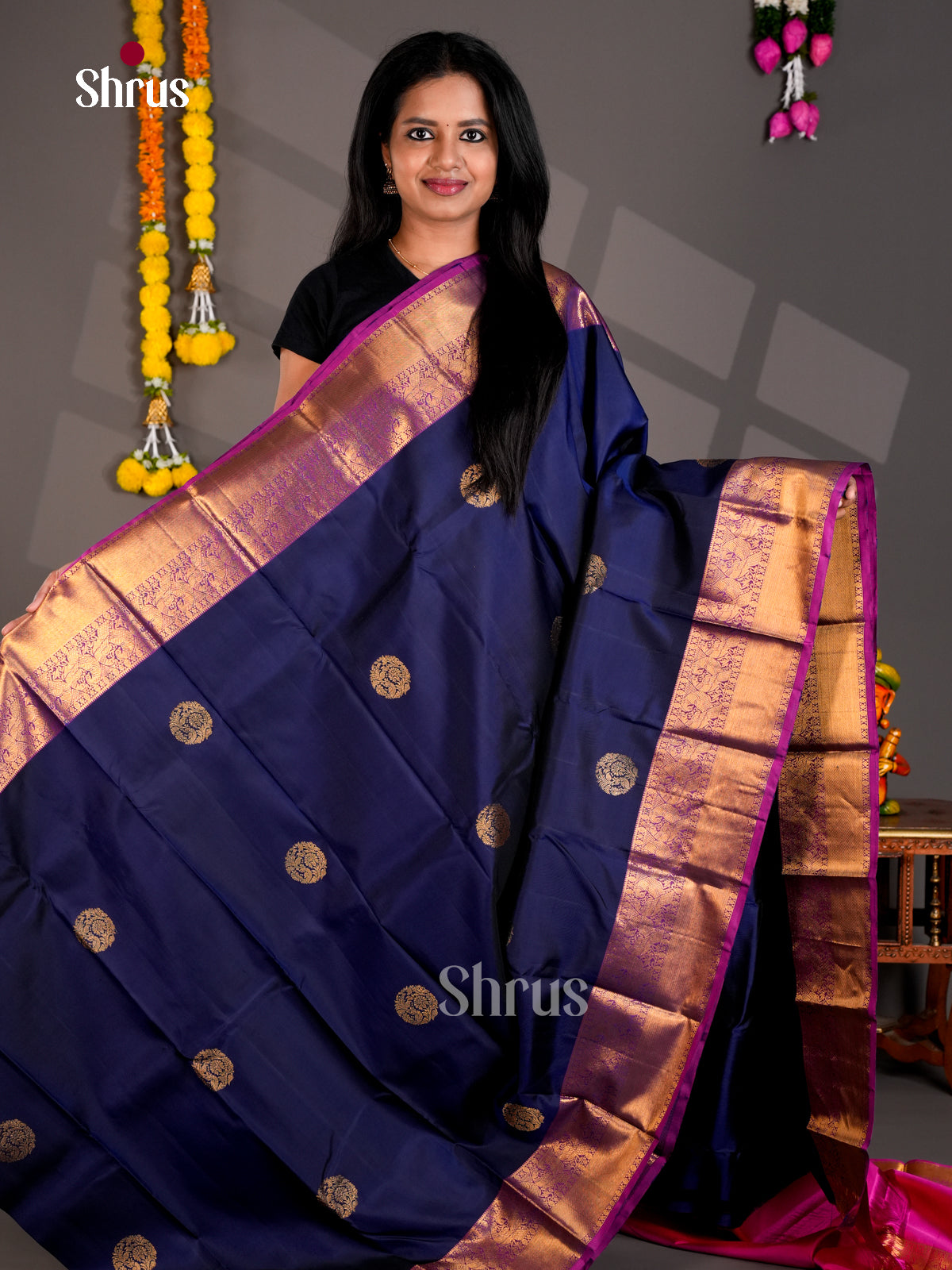 Buy Classy Navy Blue Kanchipuram Silk Sarees with Chakra Motifs, Pink Zari Border & Brocade Pallu