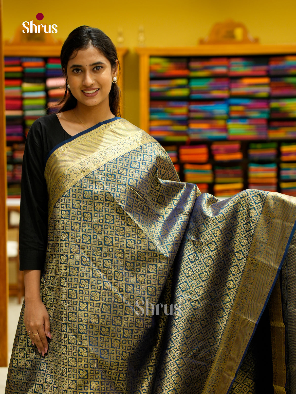 Buy Opulent Navy Blue Kanchipuram Silk Sarees with Zari Brocade Of Geometric Diamond Grids