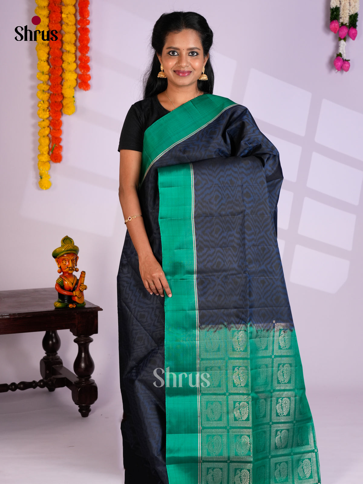 Buy Eclectic Navy Blue Soft Silk Saree with Geometric Pattern In Black & Teal Zari Brocade Pallu