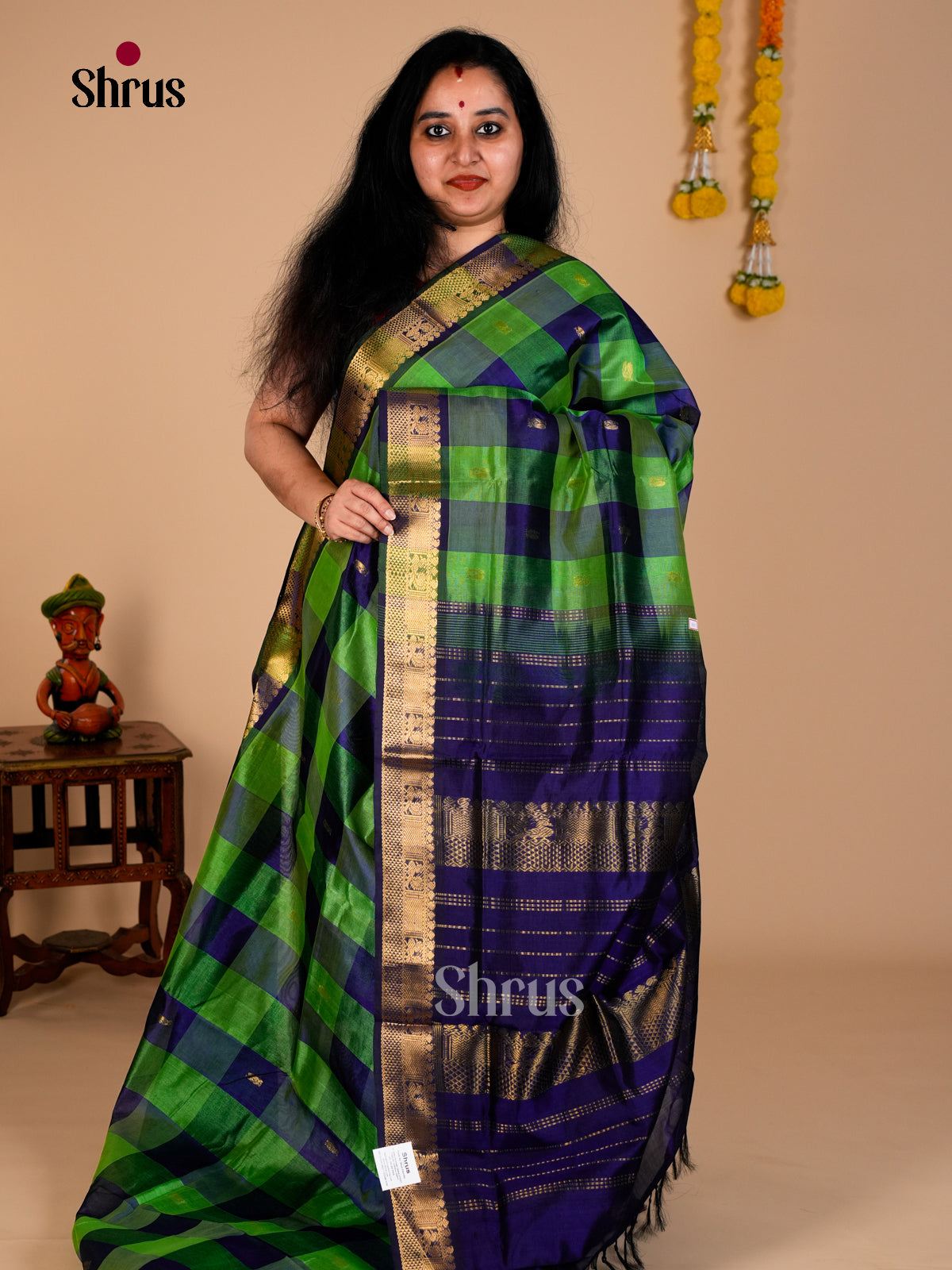 Buy Exquisite Navy & Parrot Green Silk Cotton Saree With Paalum Pazhamum Design & Navy Pallu