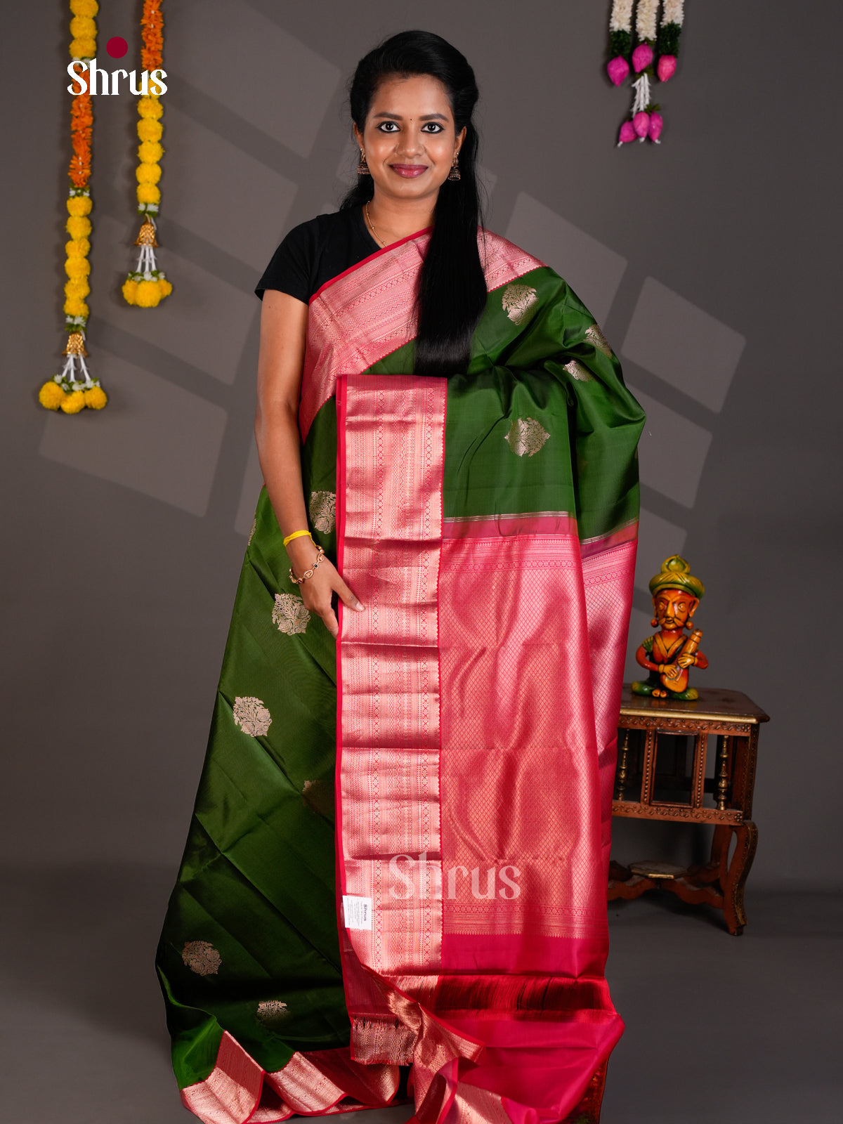 Buy Stunning Olive Green Kanchipuram Silk Saree With Golden Foral Motifs & Pink Brocade Pallu