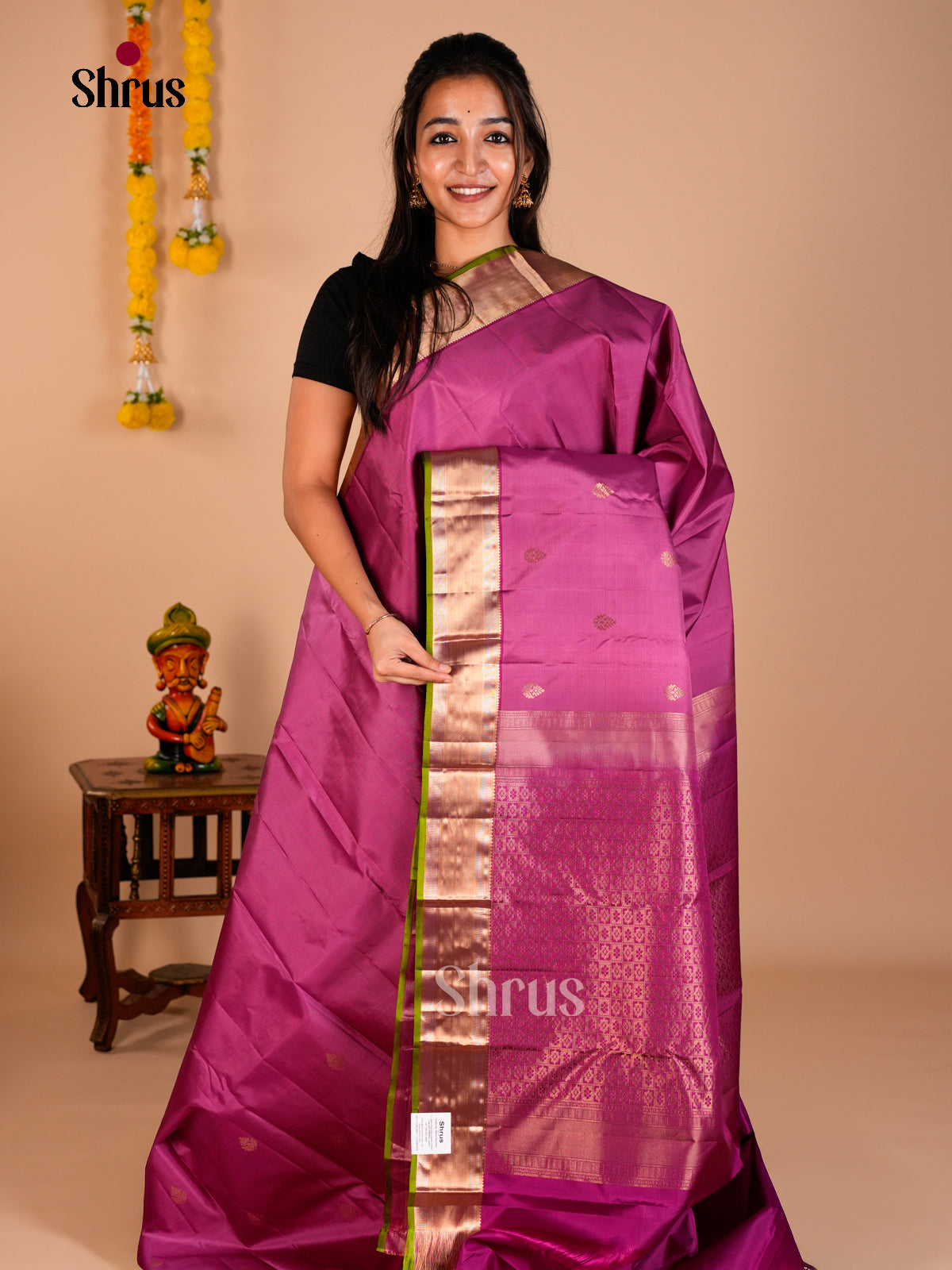 Buy Stylish Onion Pink Kanchipuram silk Saree With Golden Buttas, Rich Zari Border & Brocade Pallu