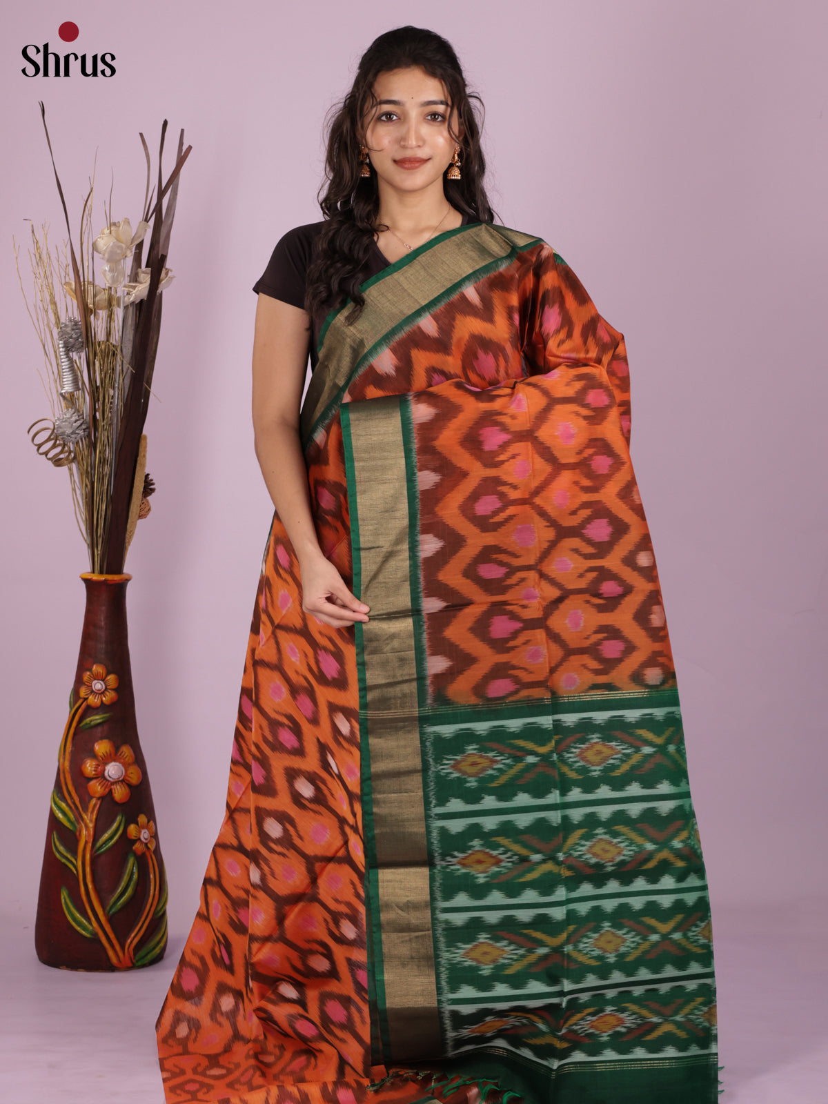 Buy Chic Orange Pochampally Silk Cotton Saree With Diamond Ikat Motifs, Green Zari Border & Pallu