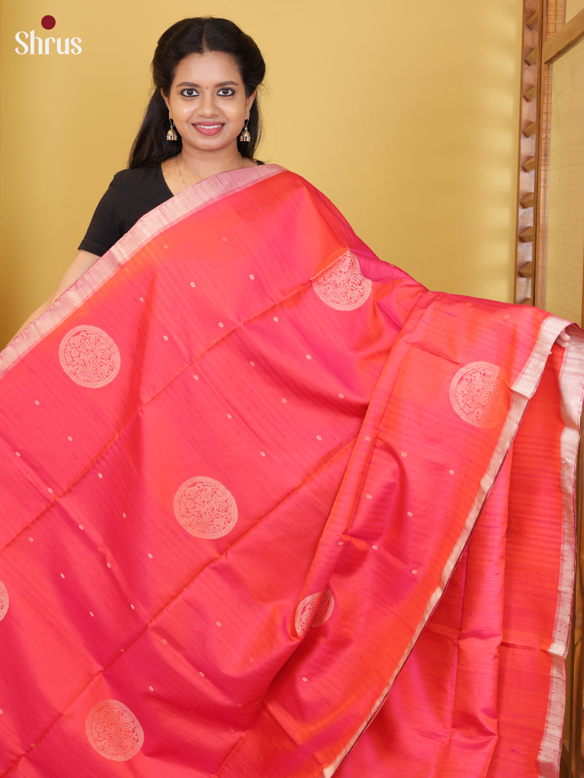 Buy Sheeny Orangish Pink Pure Soft Silk Saree With Circular Zari Motifs, Kaddi Zari & Brocade Pallu