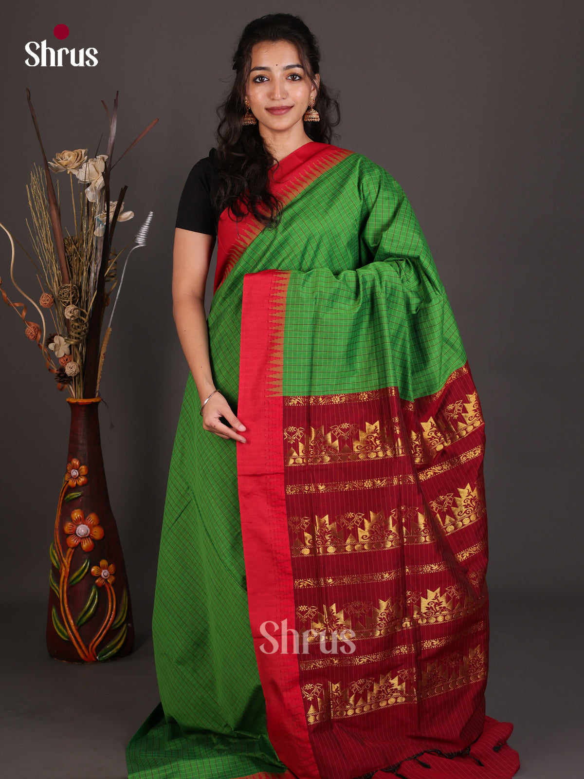 Elegant Parrot Green Kalyani Cotton Saree With Checked Pattern, Red Temple Border & Zari Pallu