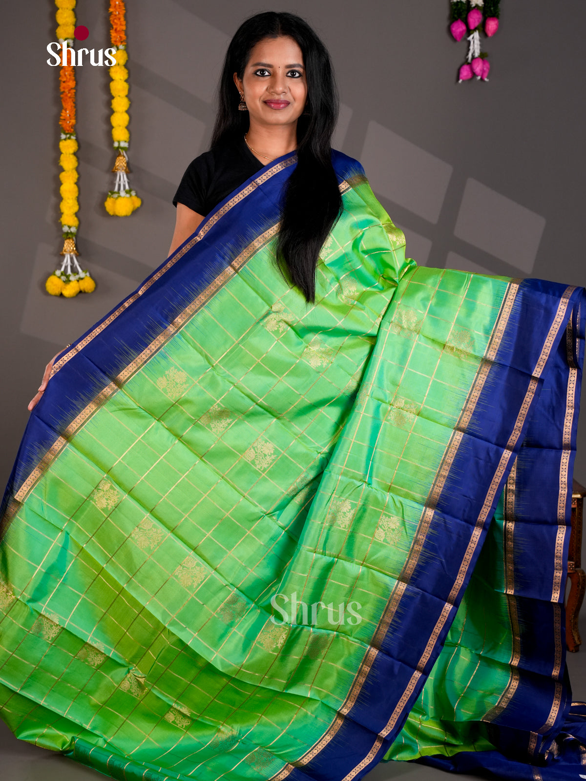 Buy Chic Parrot Green Kanchipuram Sarees with Zari Checks, Buttis & Royal Blue Rettaipet Border