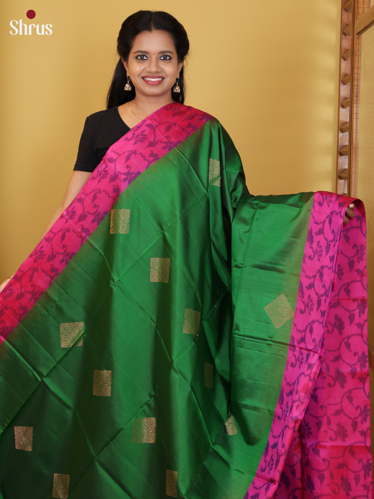 Stylish Parrot Green Pure Soft Silk Sarees With Diamond Motifs, Magenta Ikat Border & Brocade Pallu