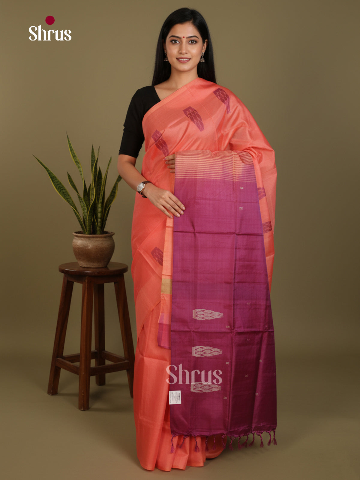 Classic Peach Banana Pith Saree With Floral Motifs & Deep Magenta Pallu