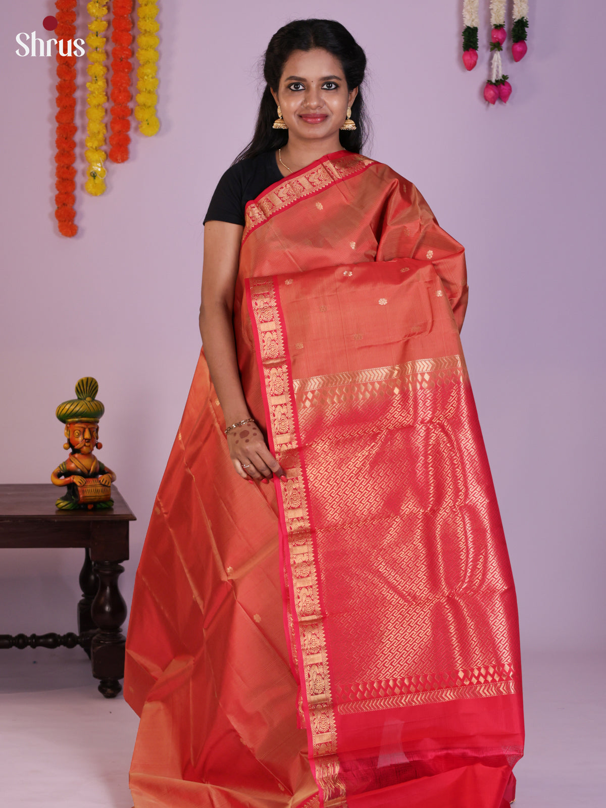 Buy Resplendent Peach Kanchipuram Silk Saree With Gold Buttas, Small Red Zari Border & Rich Pallu