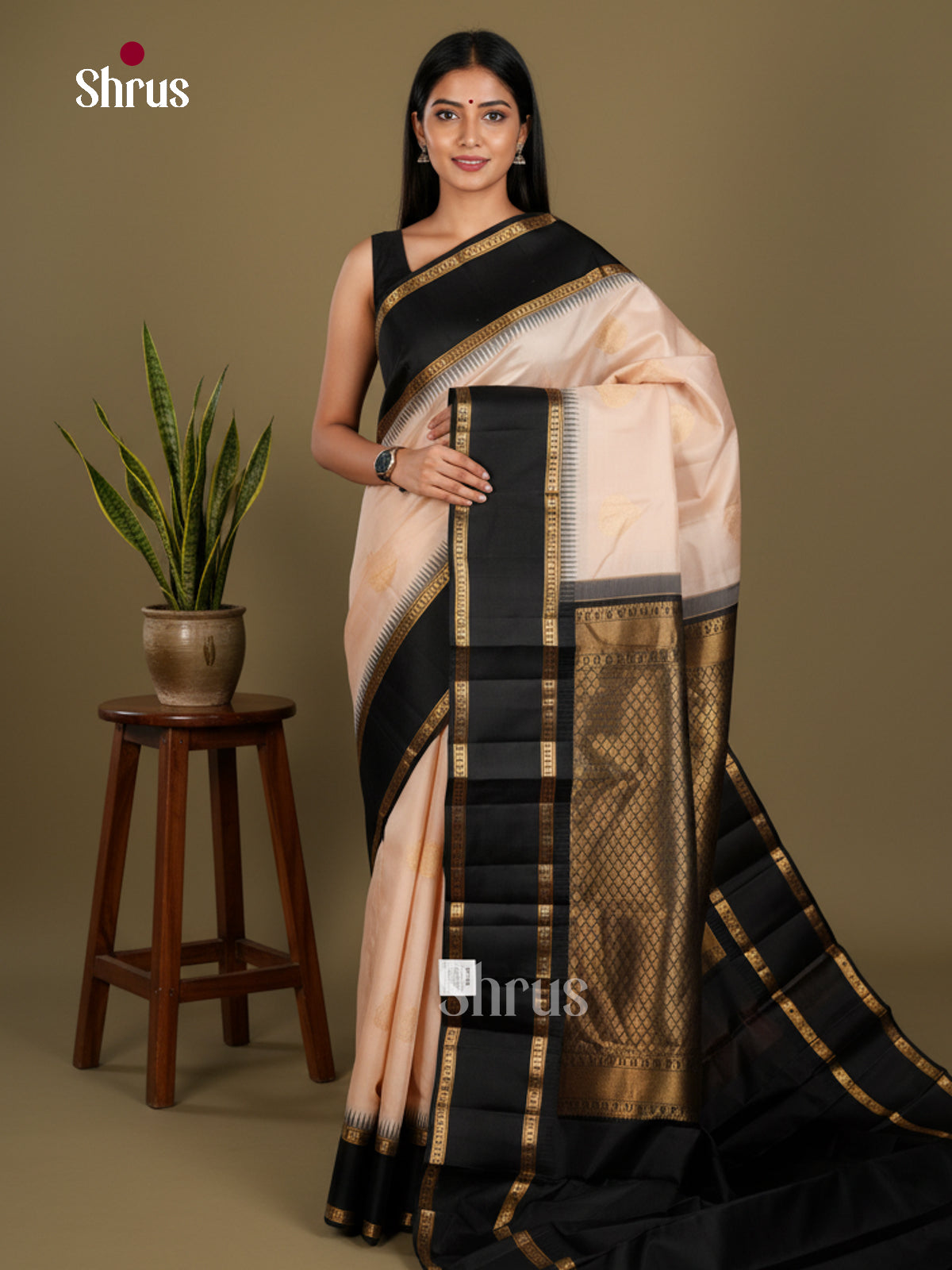 Buy Chic Peach Kanchipuram silk Saree With Floral Motifs, Black Rettaipet Temple Border & Brocade Pallu