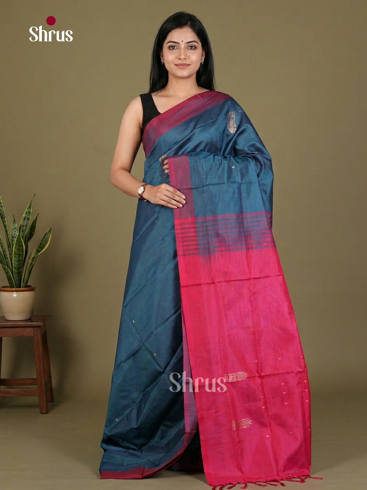 Buy Chic Peacock Green Banana Pith Saree With Golden Buttas, Pink Border & Zari Woven Pallu