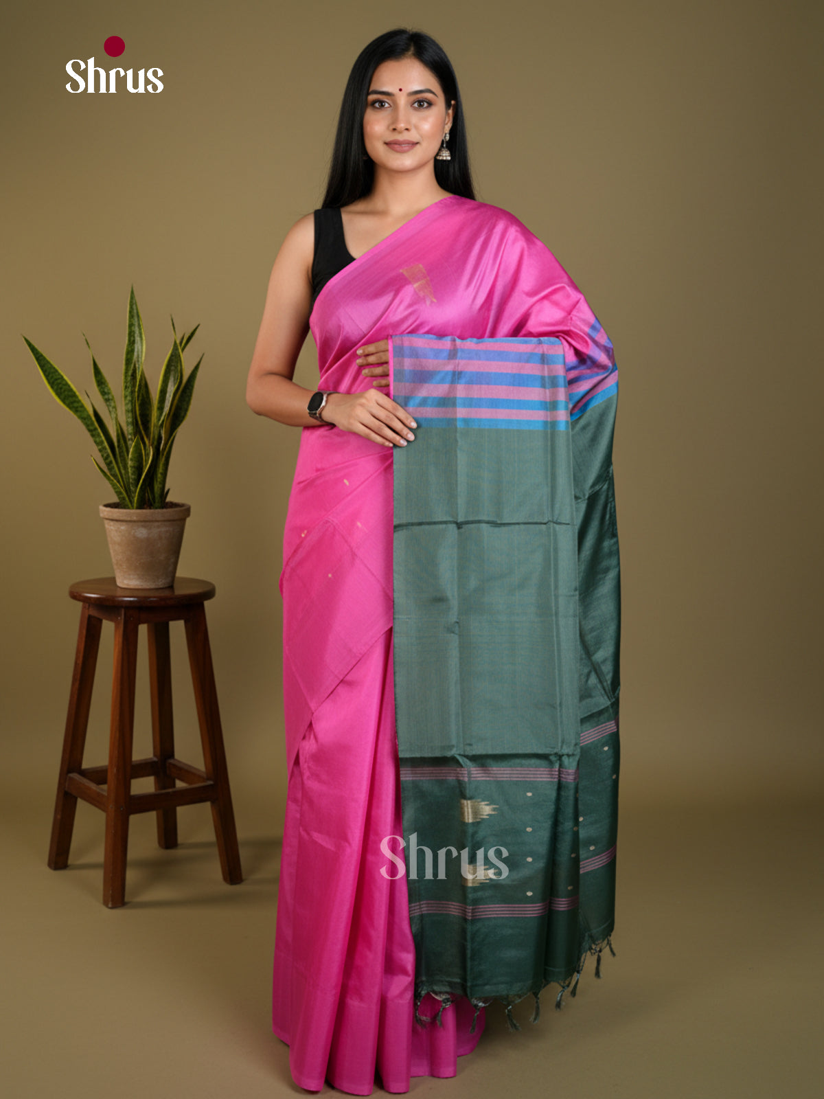 Buy Striking Pink Banana Pith Saree With Golden Buttas & Dark Green Pallu
