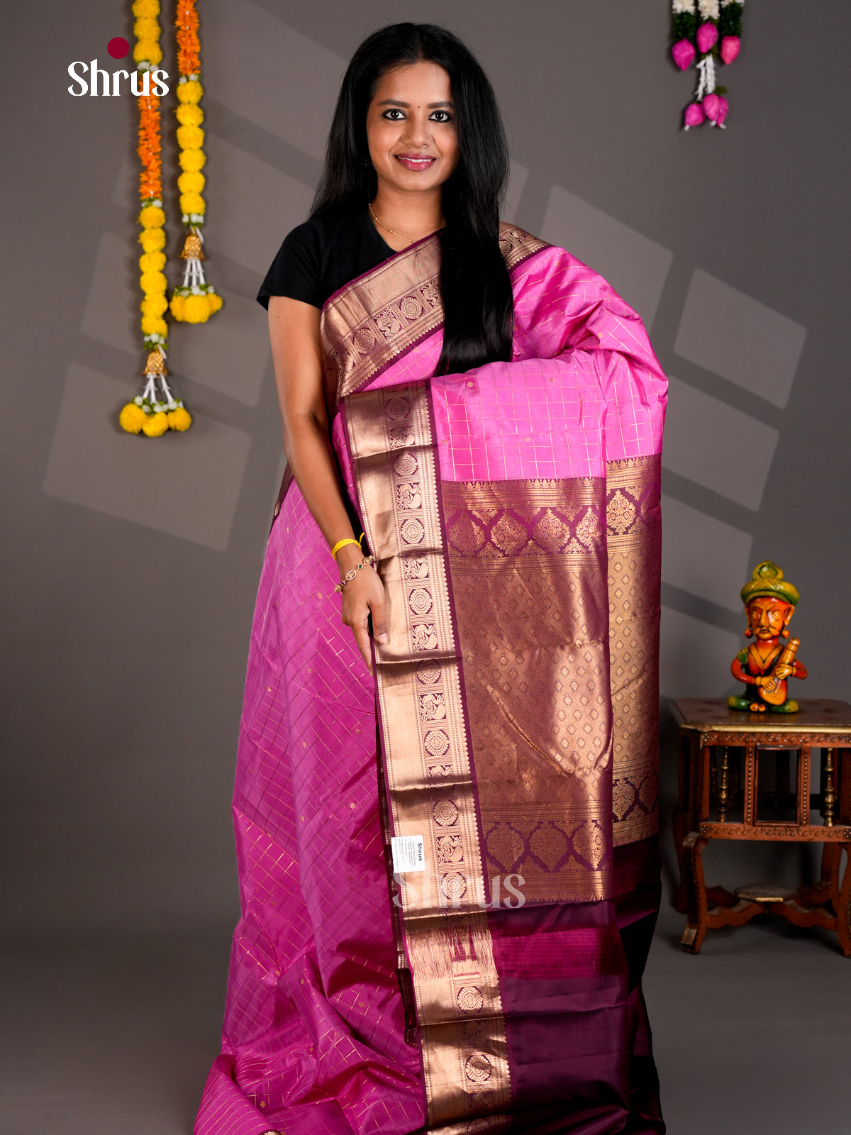 Buy Exqusite Pink Kanchipuram Silk Saree With Gold Checks, Small Buttas & Traditional Zari Pallu 