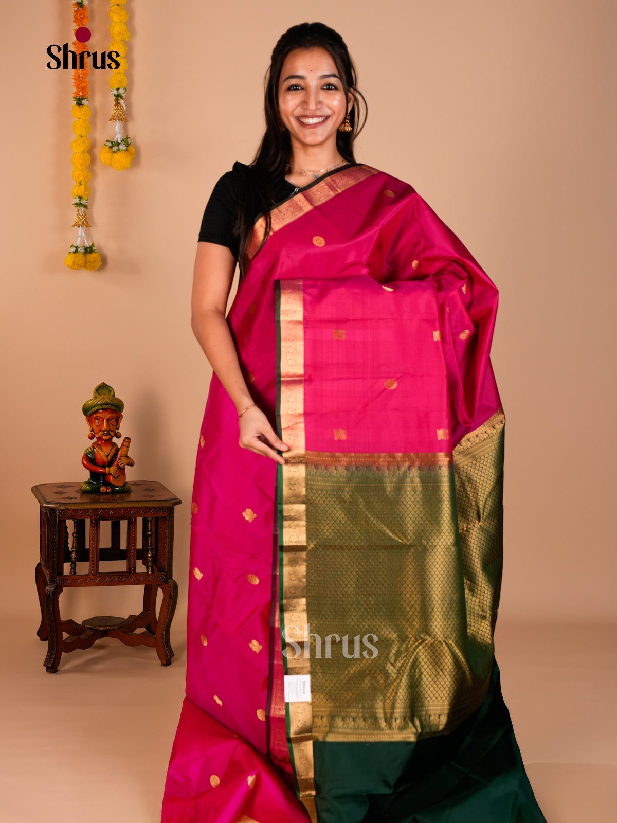 Buy Striking Pink Kanchipuram Silk Saree with Gold Buttas, Green Zari Woven Border & Brocade Pallu