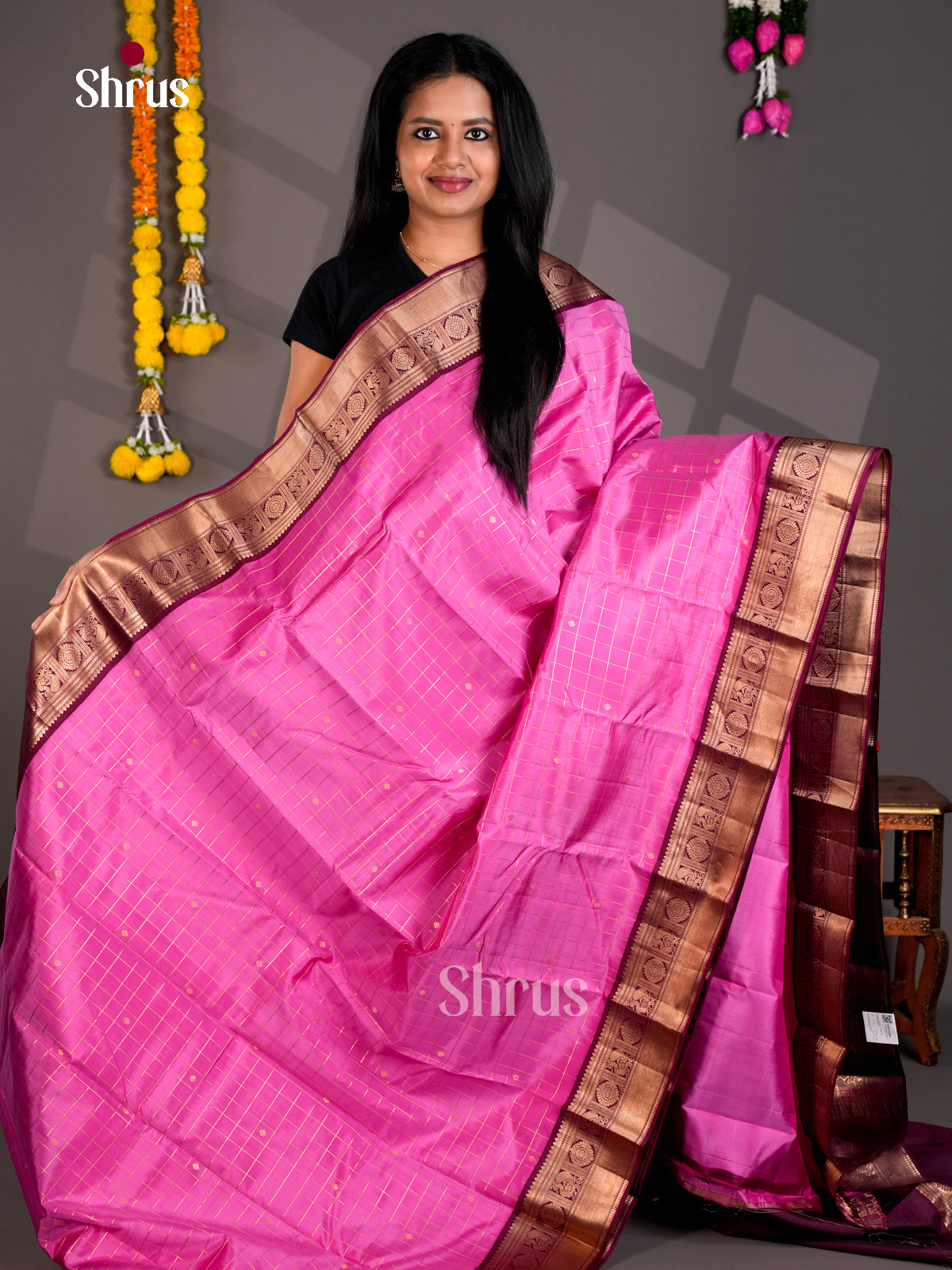 Buy Exqusite Pink Kanchipuram Silk Sarees With Gold Checks, Small Buttas & Traditional Zari Pallu 