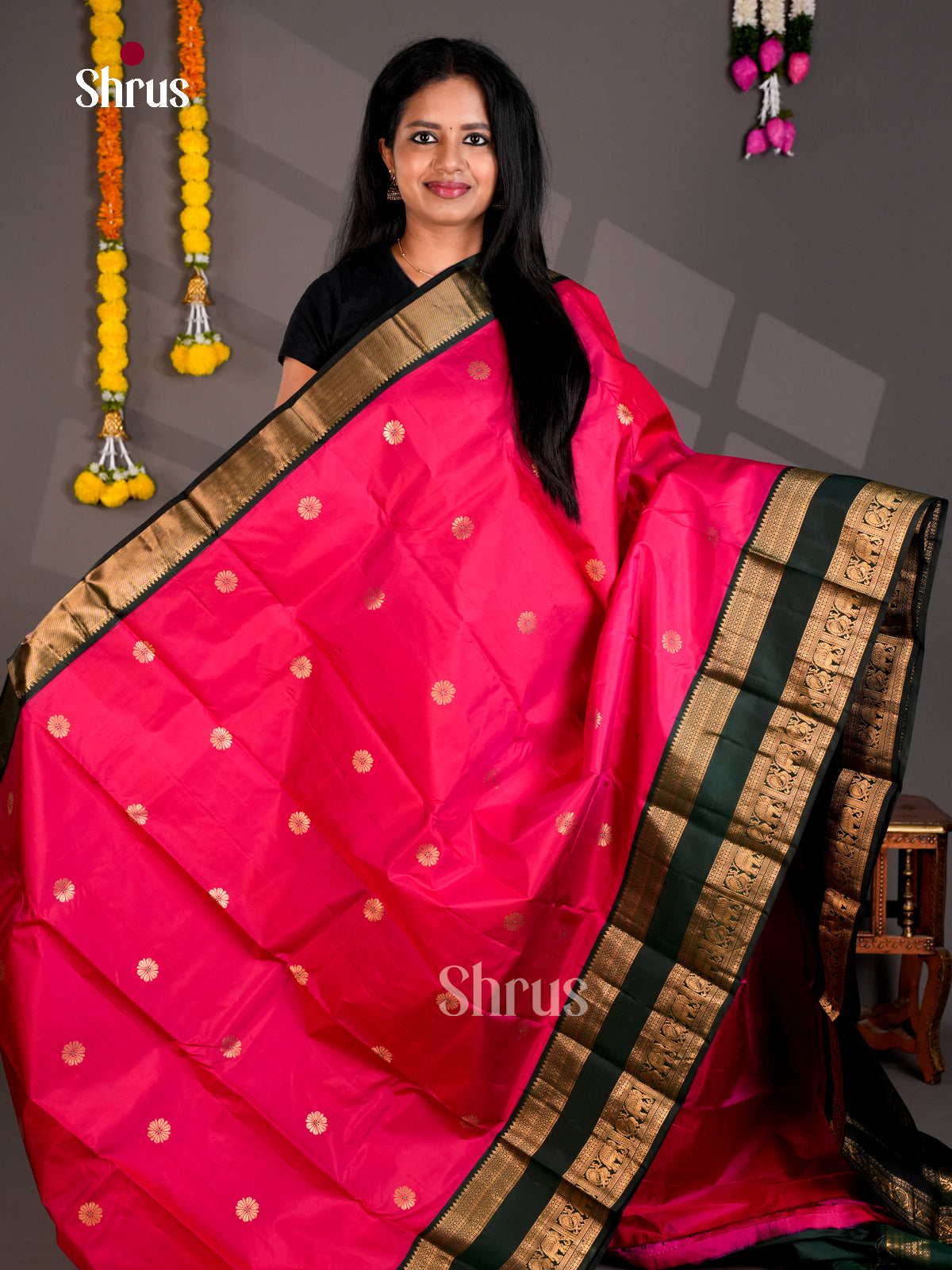 Buy Elegant Pink Kanchipuram Silk Sarees with Floral Buttas, Dark Green Rettaipet Border & Pallu
