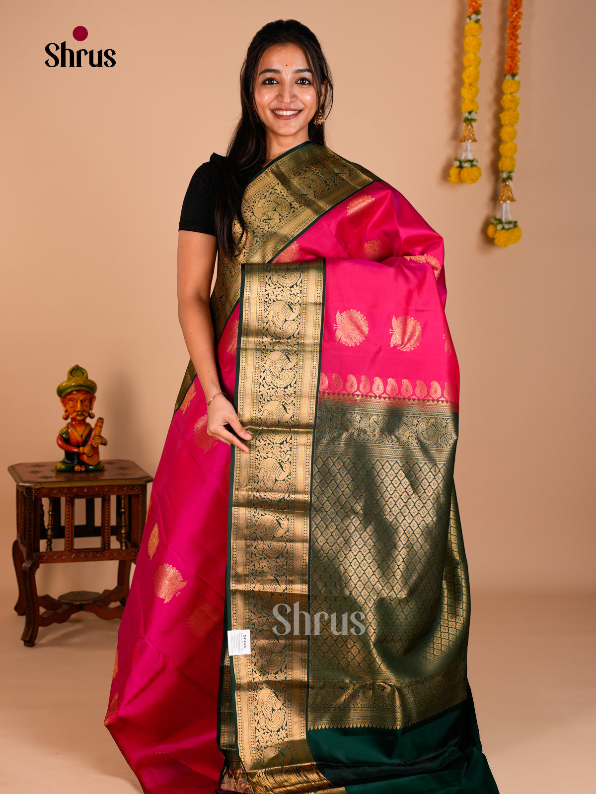 Buy Lustrous Pink Kanchipuram silk Saree With Paisley Motifs, Green Zari Border & Brocade Pallu