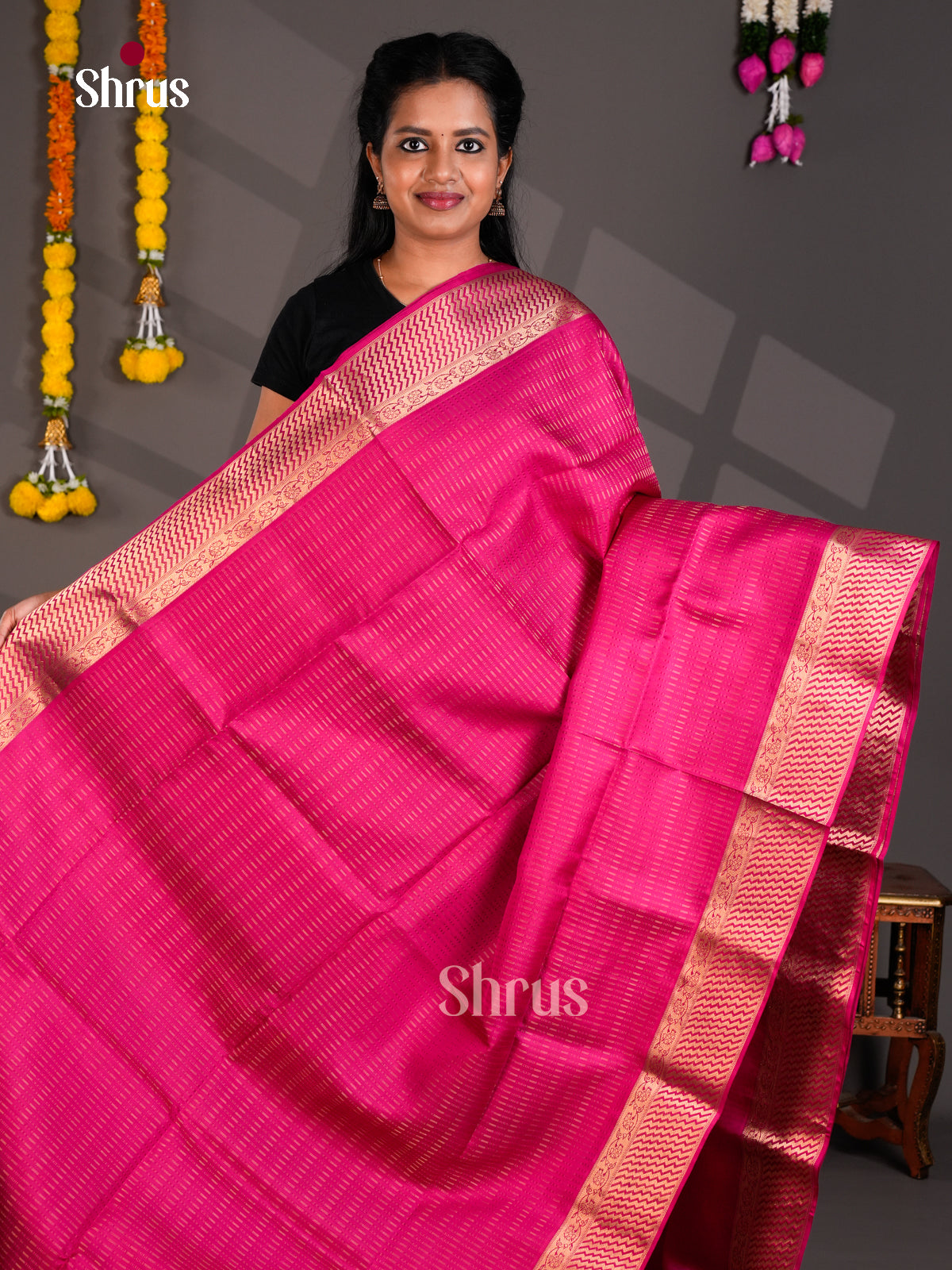 Buy Chic Pink Pure Soft Silk Saree with Dotted Linear Lines & Zari Border & Pallu With Paisley Motifs