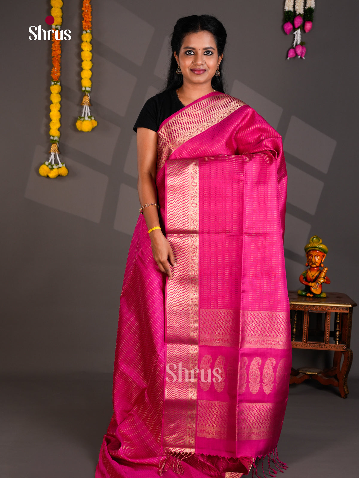 Buy Chic Pink Soft Silk Saree with Dotted Linear Lines & Zari Border & Pallu With Paisley Motifs