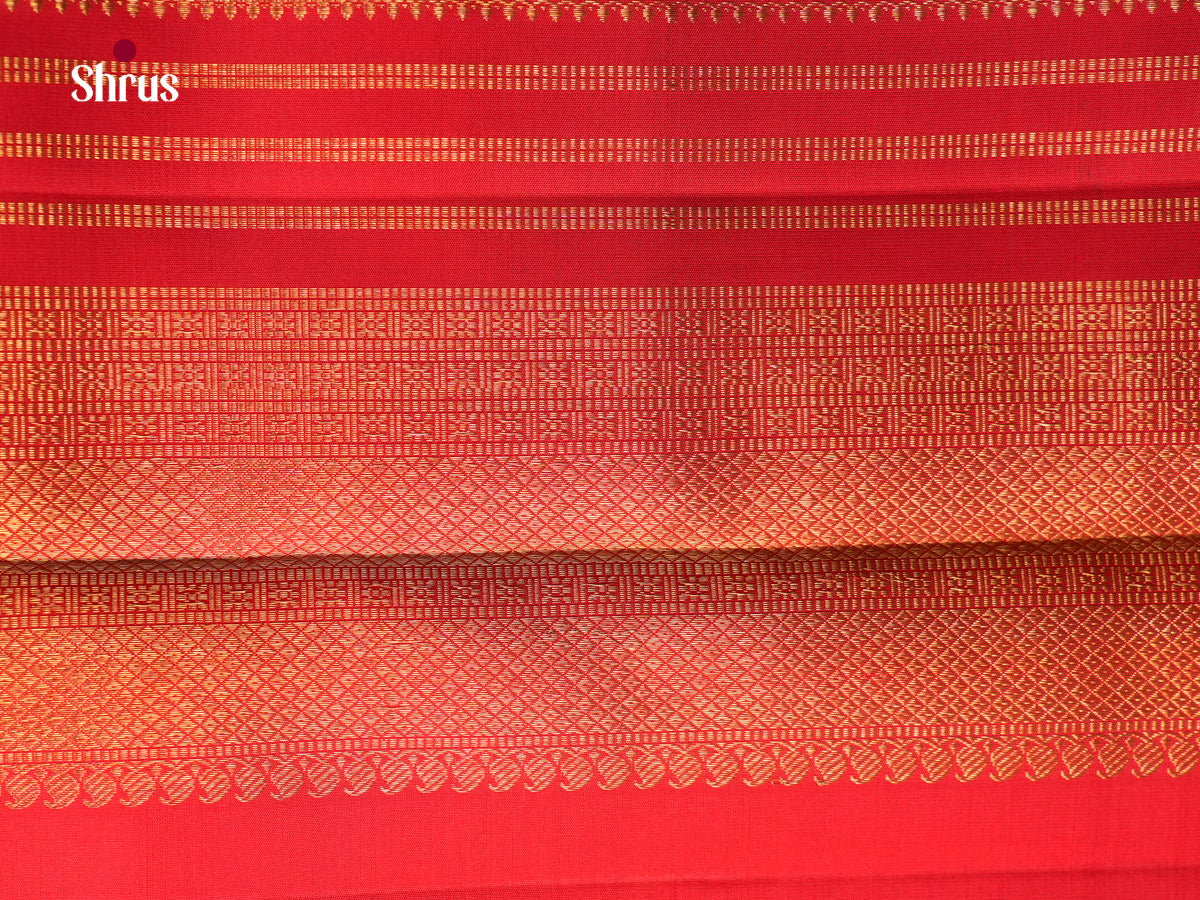 Pretty Bottle Green Kanchipuram Pattu Saree With Red Fish Buttas | Red & Orange Zari Border & Brocade Pallu