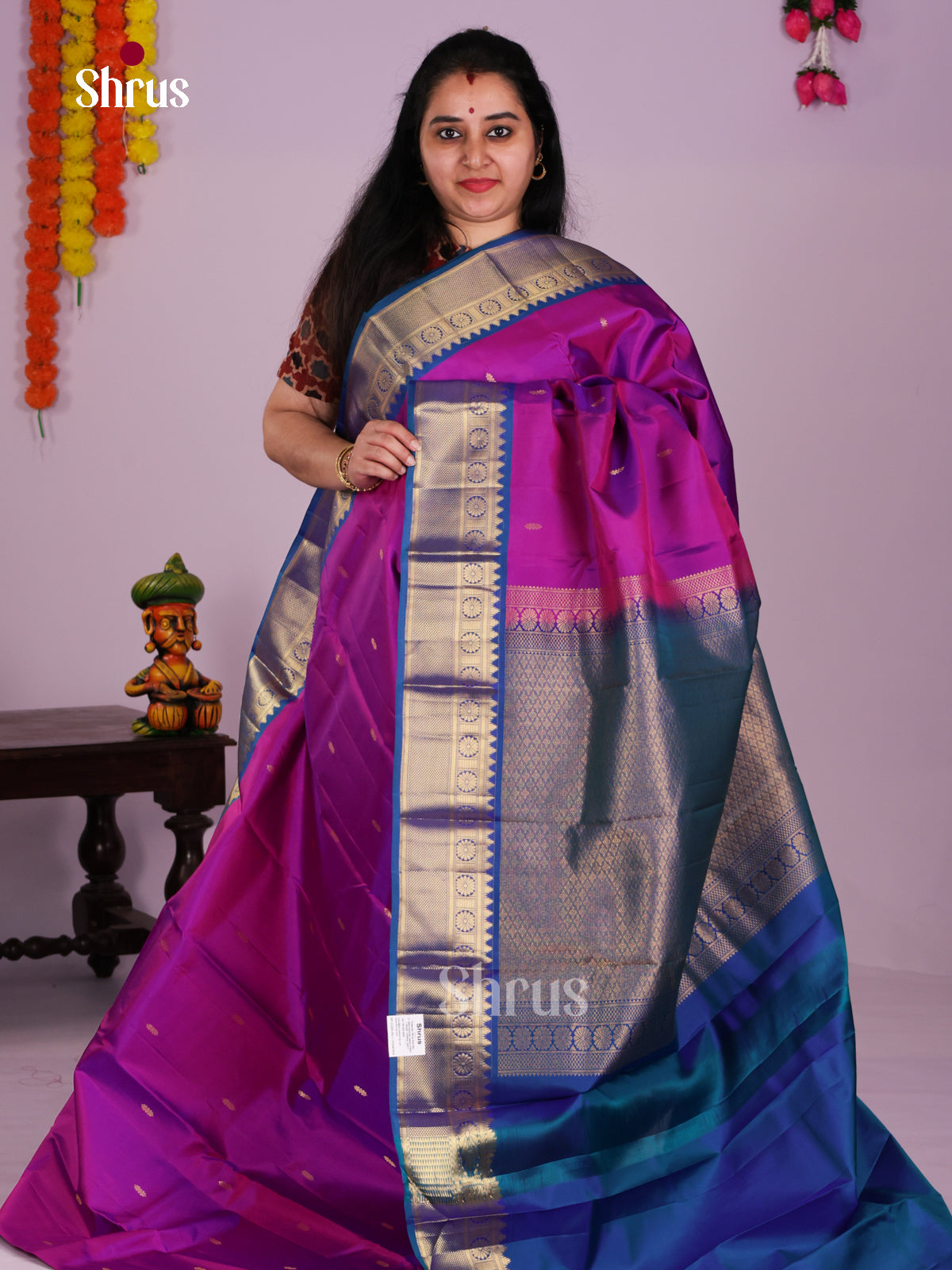 Buy Gorgeous Purple Kanchipuram Silk Saree With Gold Buttas, Blue Zari Border & Brocade Pallu