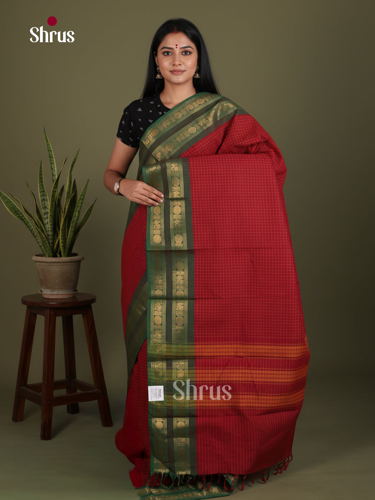 Radiant Red Chettinad Cotton Saree With Checks & Green Rettapet Zari Border