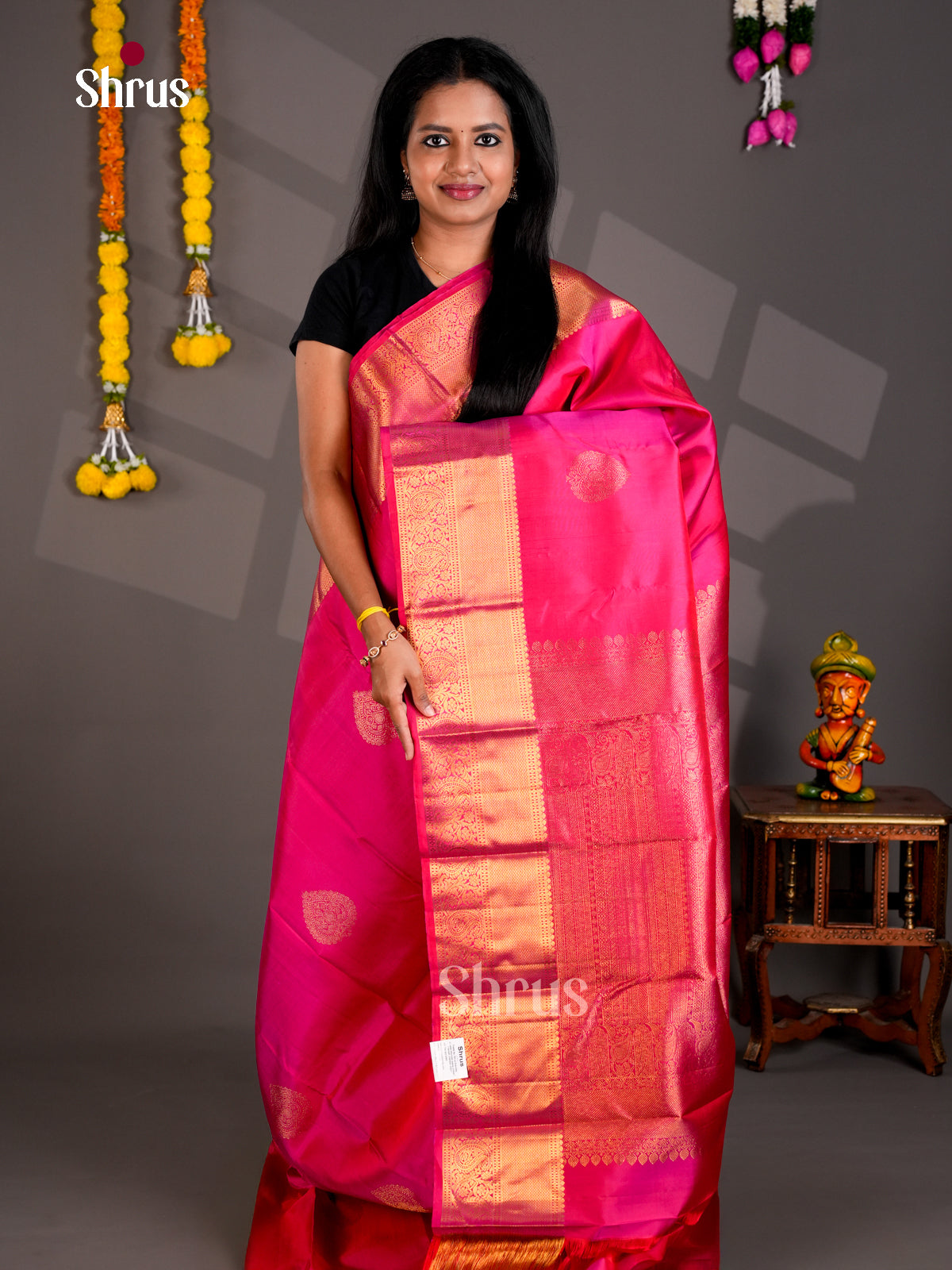 Buy Ravishing Rani Pink Kanchipuram Silk Saree with Paisley Leaf Motifs, Zari Border & Brocade Pallu