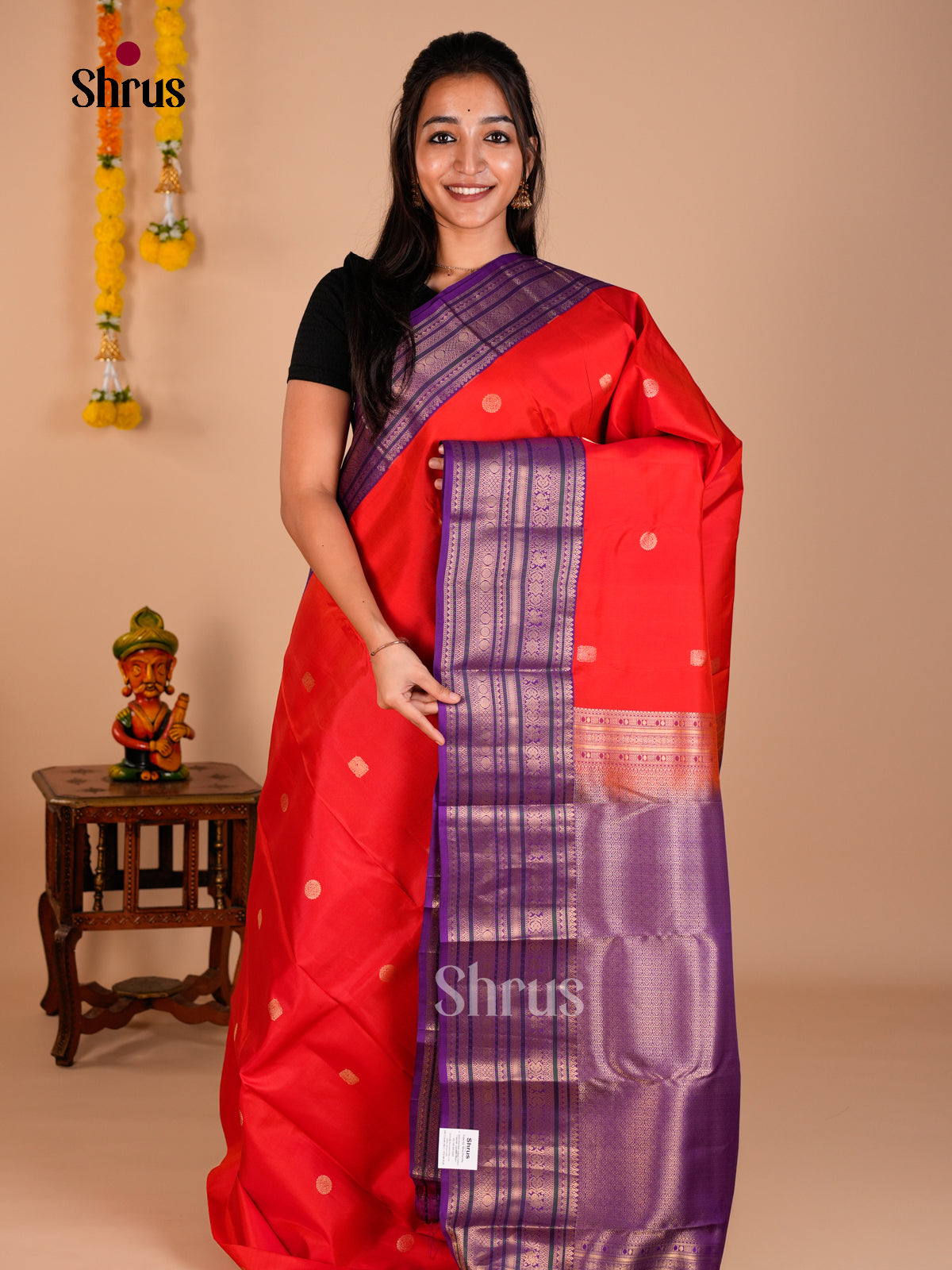 Buy Breathtaking Red Kanchipuram Saree With Gold Buttas, Purple Striped Border & Brocade Pallu