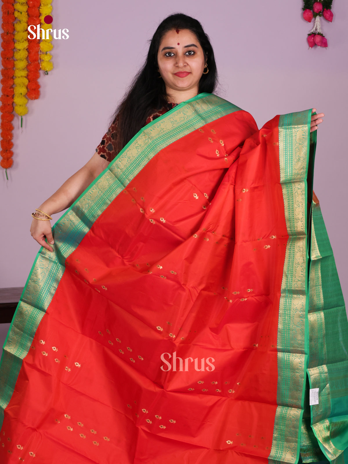 Buy Radiant Red Kanchipuram Saree With Gold Buttas, Sea Green Zari Border & Brocade Pallu