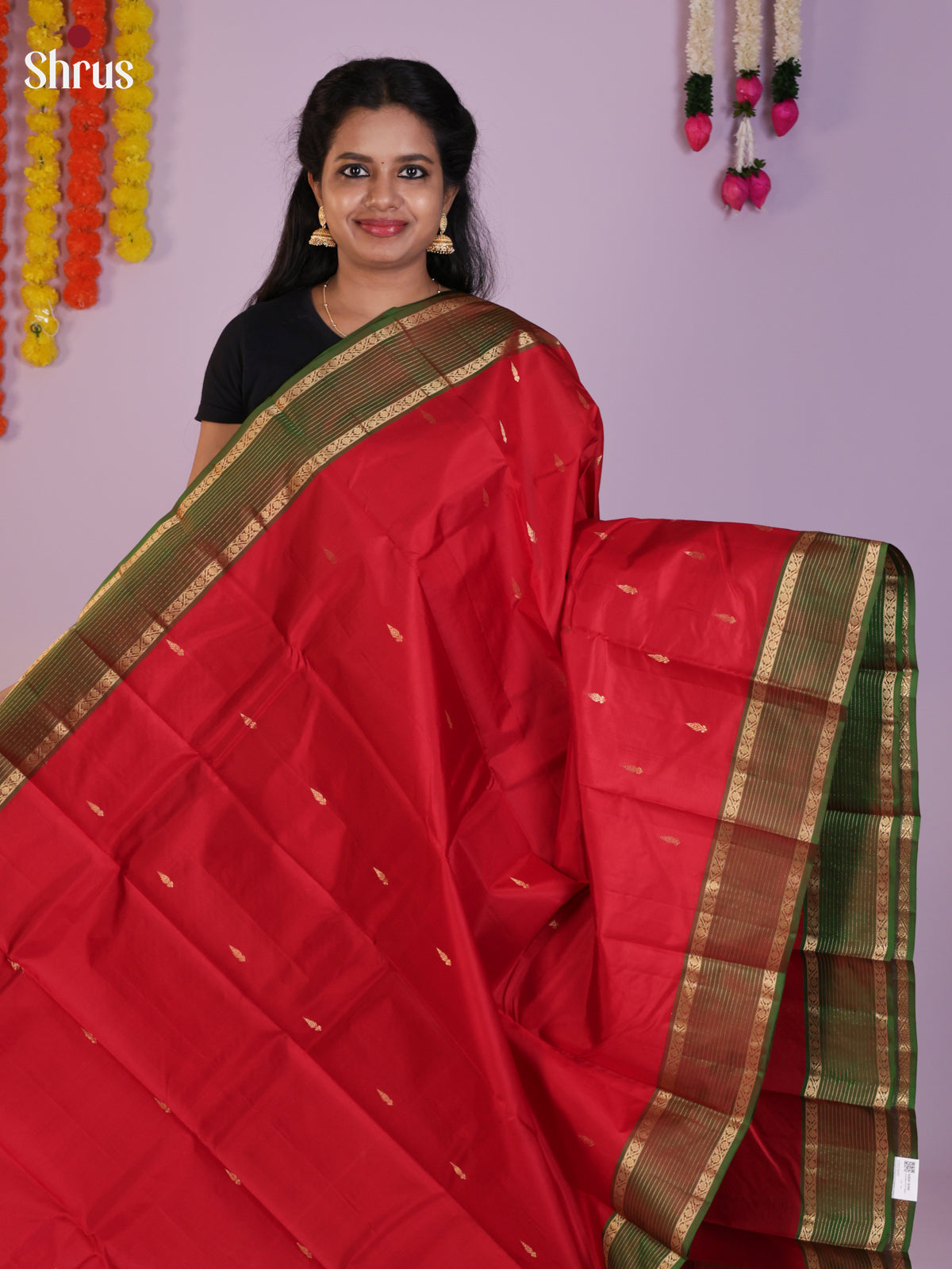 Buy Bright Red Kanchipuram Saree With Zari Buttas, Green Rettaipet Border & Brocade Pallu