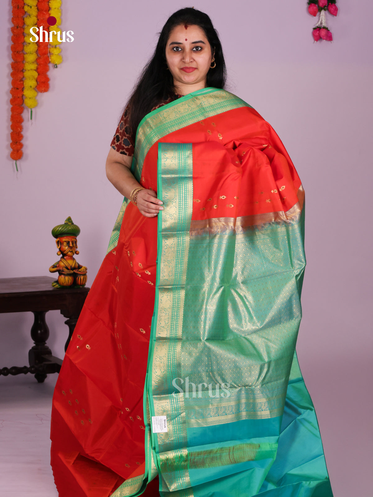 Buy Radiant Red Kanchipuram Silk Saree With Gold Buttas, Sea Green Zari Border & Brocade Pallu