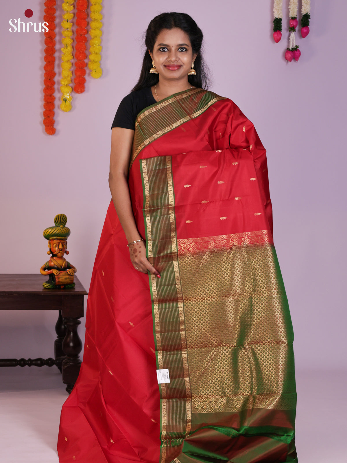 Buy Bright Red Kanchipuram Silk Saree With Zari Buttas, Green Rettaipet Border & Brocade Pallu