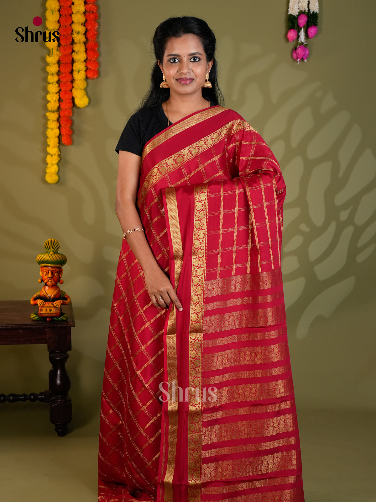 Buy Beautiful Red Mysore Silk Saree with Golden Checks, Rettaipet Zari Border & Grand Pallu