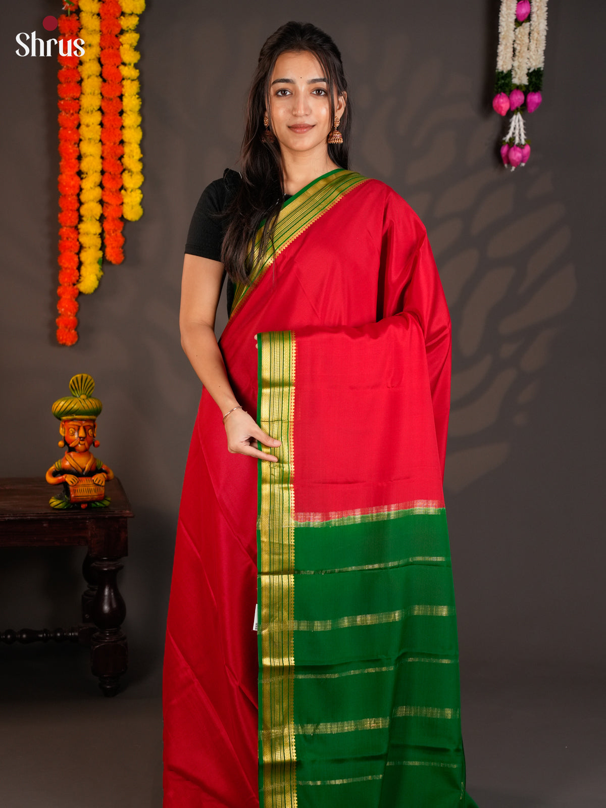 Buy Chic Red Mysore Silk Saree with Plain Body, Green Striped Zari Border & Traditional Chit Pallu