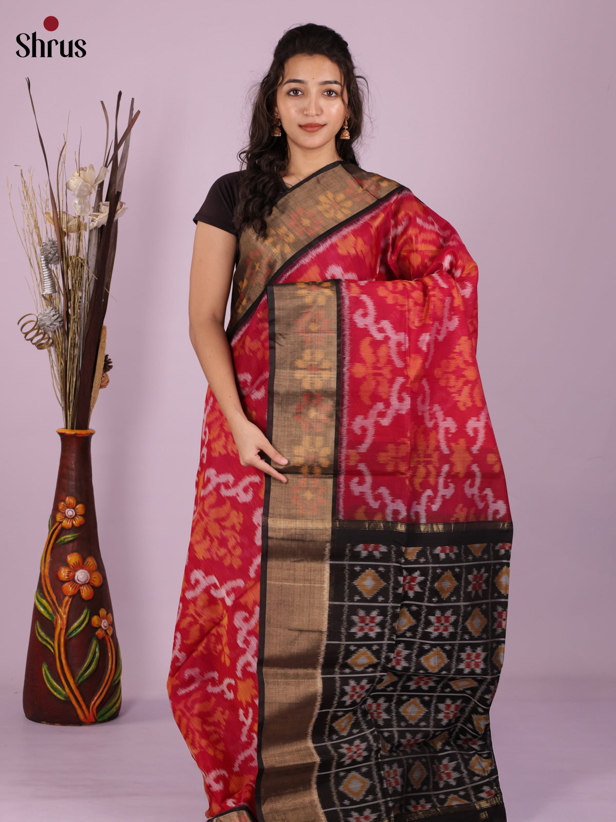 Buy Raspberry Red Pochampally Silk Cotton Saree With Diamond Ikat Motifs, Black Border & Pallu