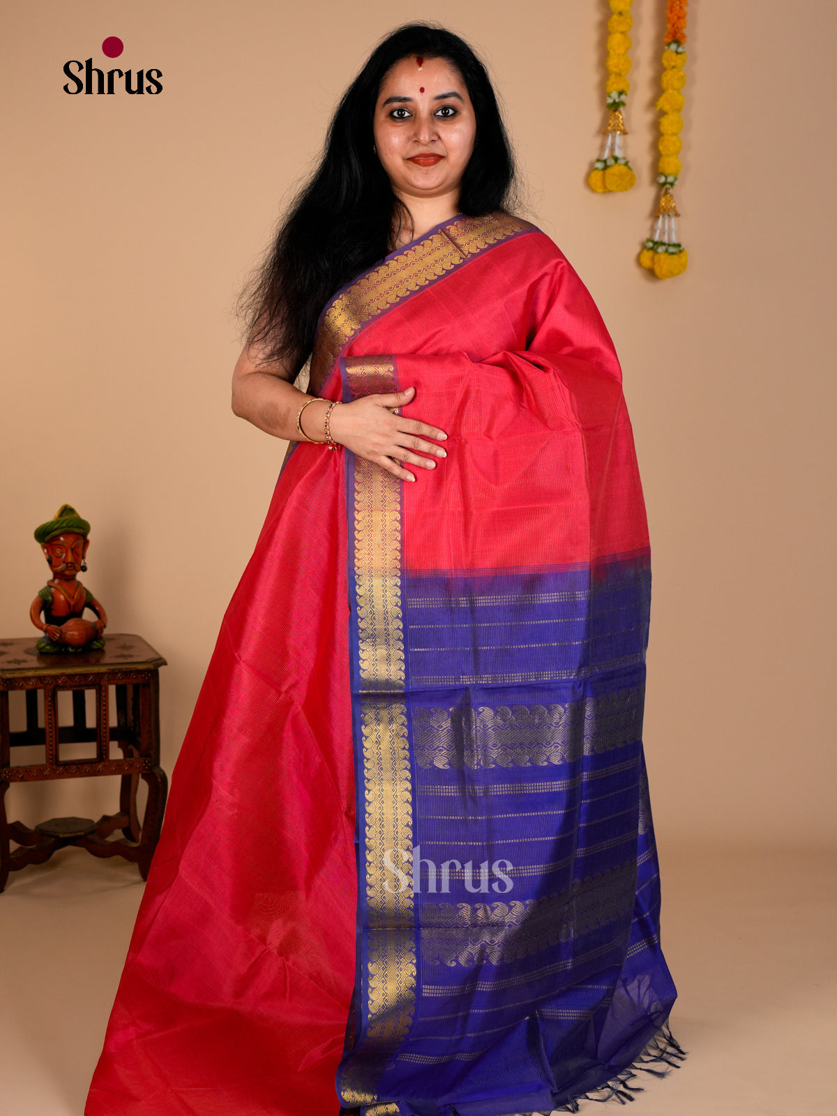 Buy Enchanting Red Silk Cotton Saree With Plain Body, Blue Zari Body & Chit Pallu