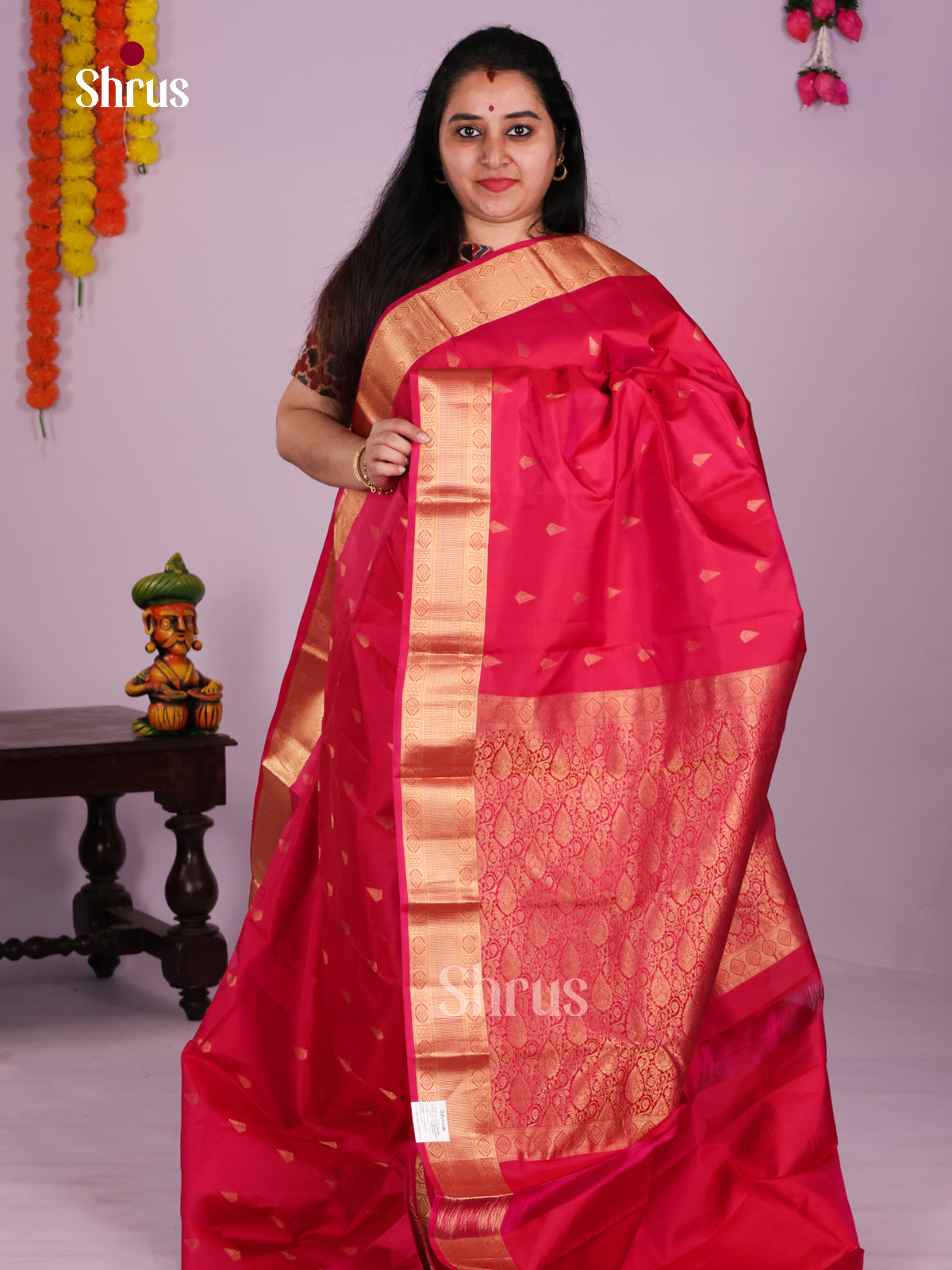 Buy Luxurious Red Wedding Kanchipuram Silk Saree With Gold Buttas, Rich Border & Brocade Pallu