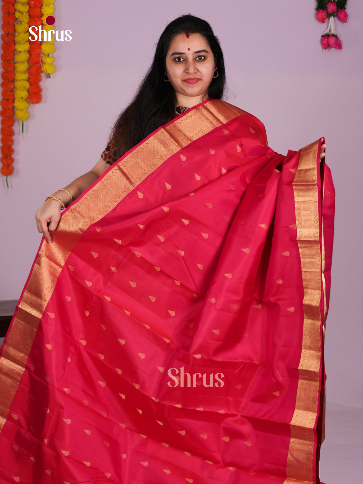 Buy Luxurious Red Wedding Kanchipuram Silk Sarees With Gold Buttas, Rich Border & Brocade Pallu