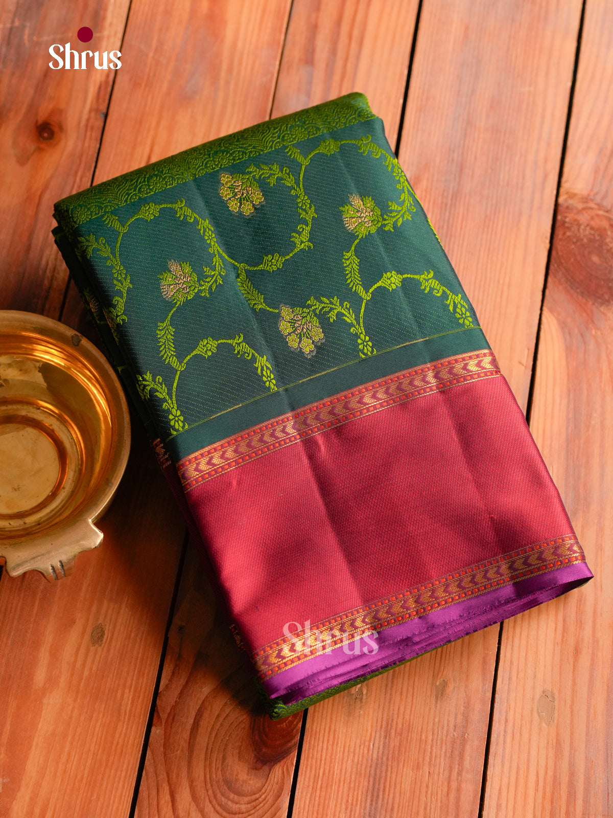 Regal Dark Green Kanchipuram Silk Saree With Zari Floral Vines & Creepers | Deep Red Rettapet Border & Pallu