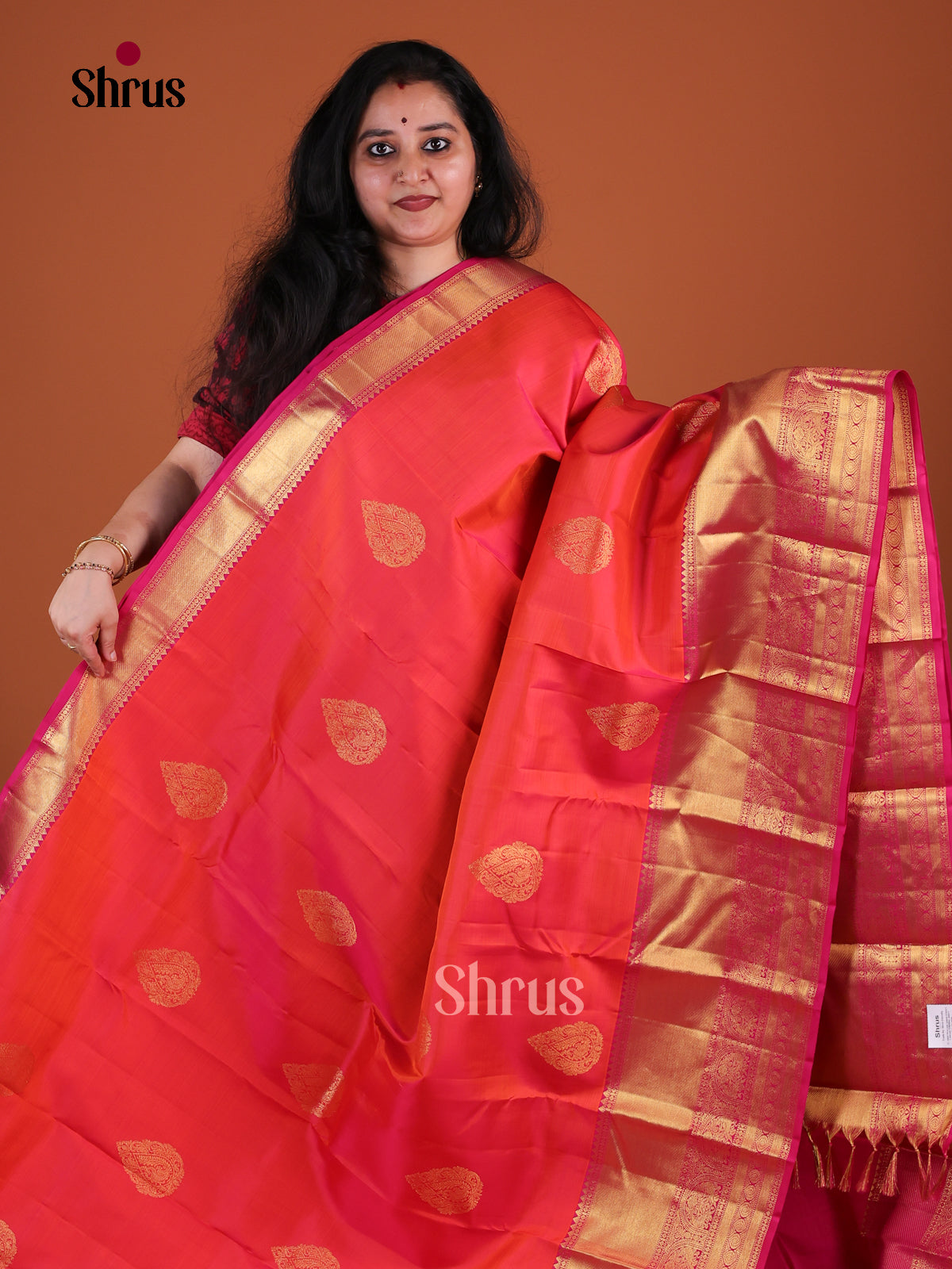 Regal Pinkish Orange Kanchipuram Silk Sarees With Thilagam Motifs | Magenta Zari Border & Pallu