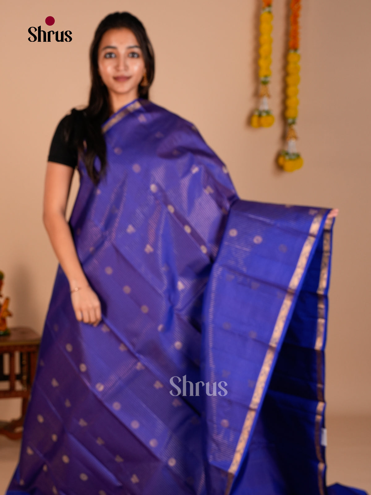Buy Royal Blue Kanchipuram Saree With Vaira Oosi Stripes, Buttas, Thin Border & Brocade Pallu