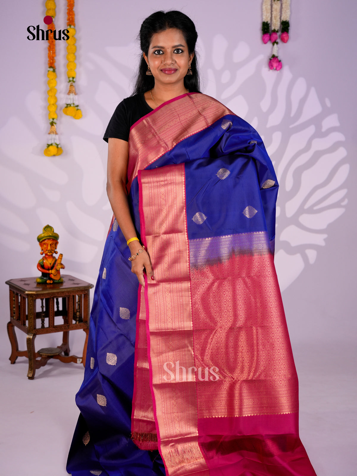 Buy Lustrous Royal Blue Kanchipuram Silk Saree With Leaf Motifs, Pink Zari Border & Brocade Pallu