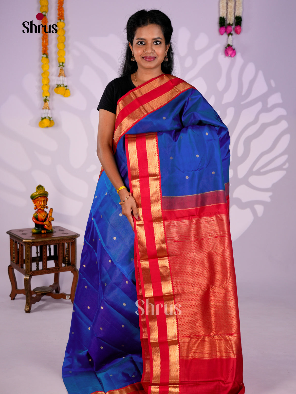 Buy Classic Royal Blue Kanchipuram Silk Saree With Zari Buttas, Red Rettaipet Border & Brocade Pallu