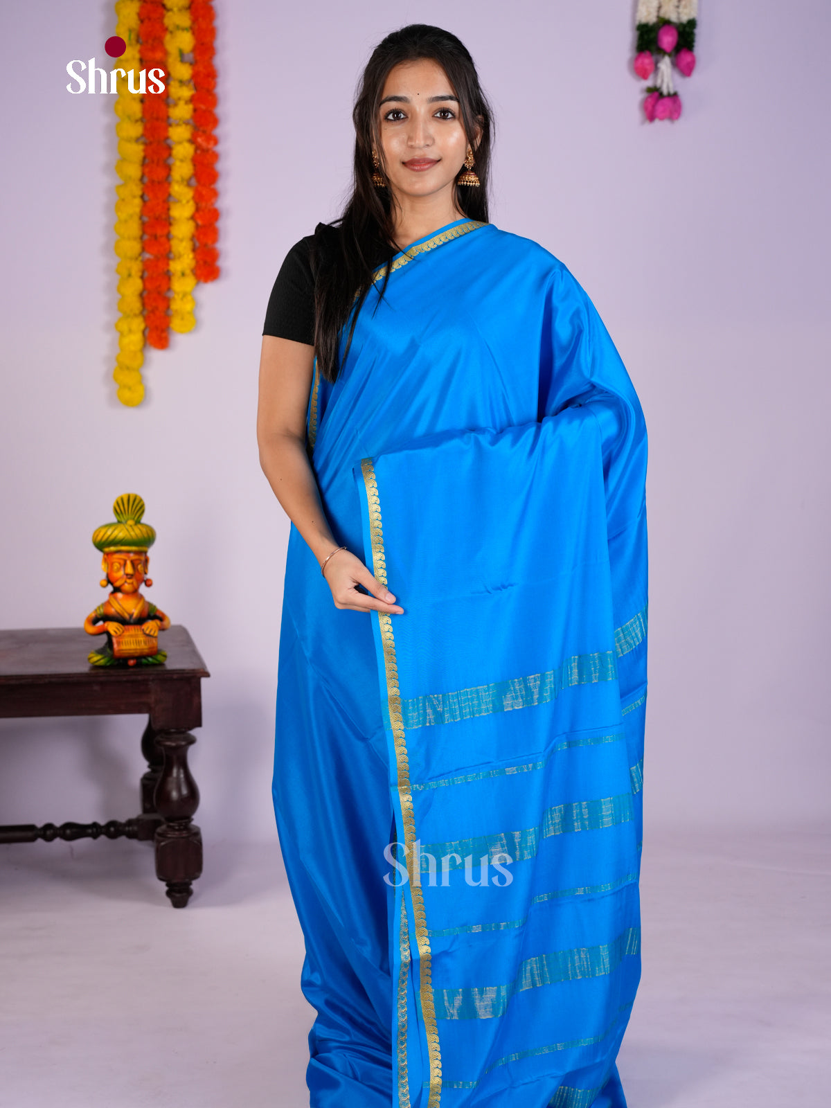 Buy Chic Royal Blue Mysore Silk Saree with Plain Body, Thin Zari Border & Traditional Pallu