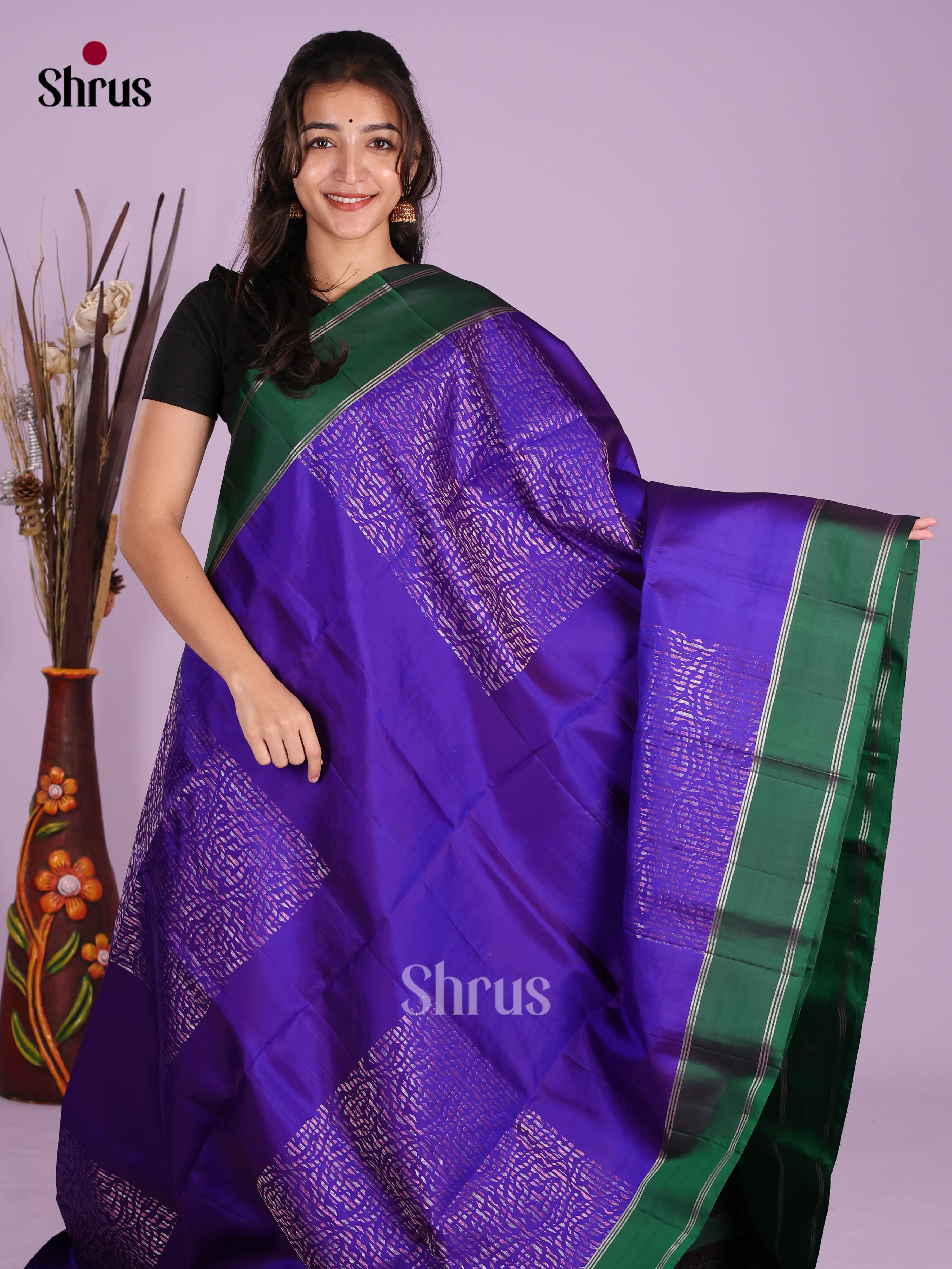 Buy Chic Royal Blue Pure Soft Silk Sarees With Wavy Zari Patterns, Green Rettaipet Border & Brocade Pallu